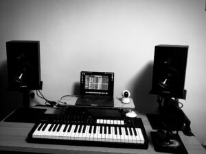 Jak urządzić domowe studio w małym pokoju