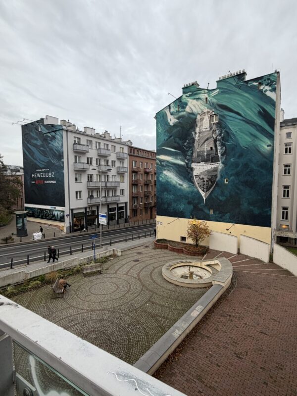 Widok na mural w Warszawie